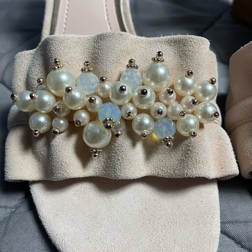 White House Black Market Maci Pale Peach Pearl Embellished Heels - Picture 3 of 5